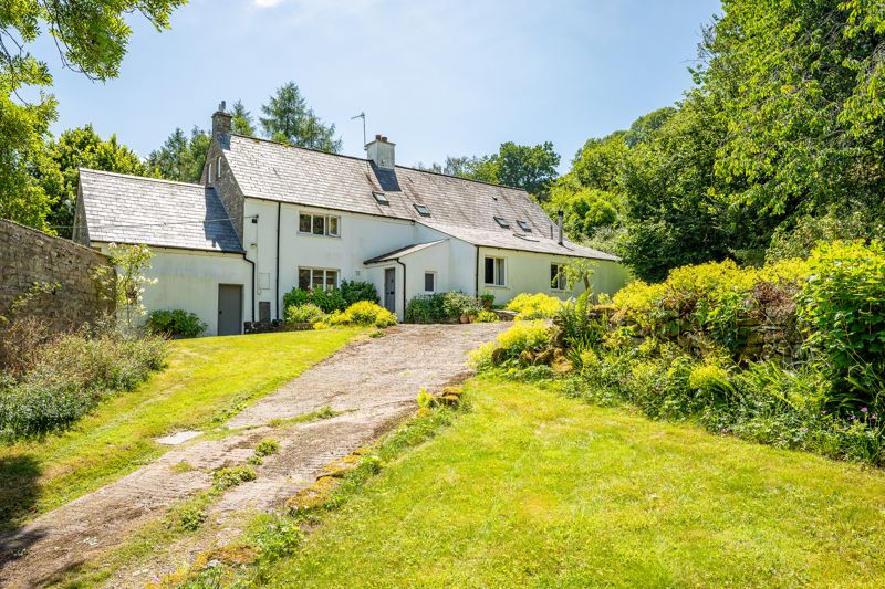 Front Elevation and Driveway- click for photo gallery